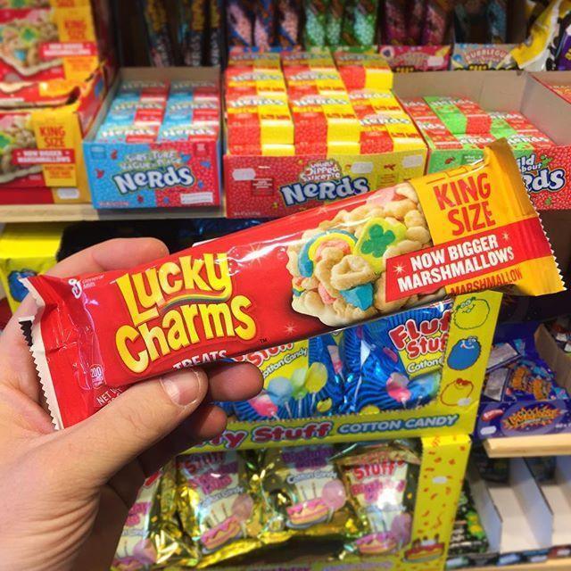 King Size Lucky Charms Treats Marshmallow Treat Bar - Extreme Snacks